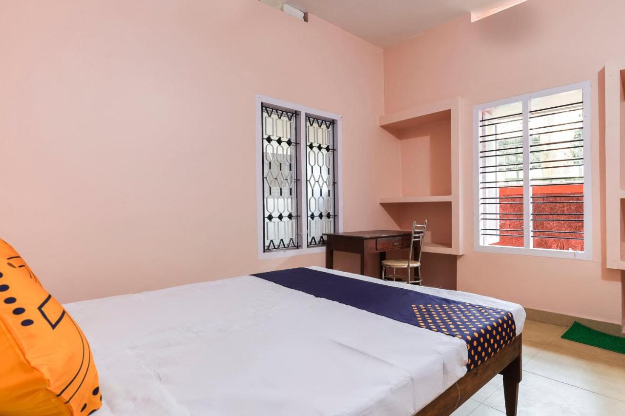 Spot On 68111 Jeena Motels Kollam Exteriér fotografie