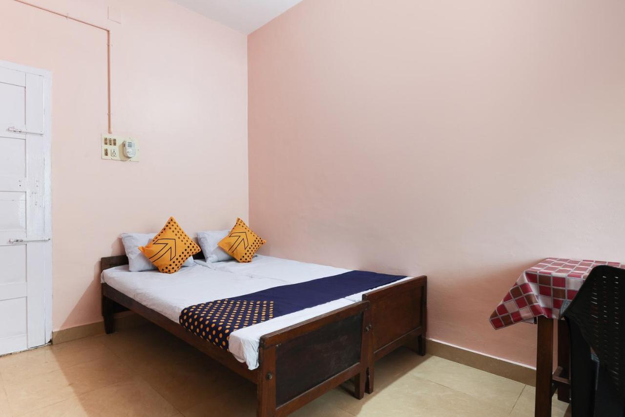 Spot On 68111 Jeena Motels Kollam Pokoj fotografie